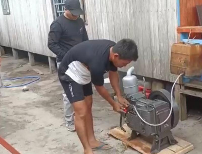 dislutkan-serahkan-bantuan-gubernur-kalteng-berupa-sarana-penangkapan-kepada-nelayan-di-kotawaringin-barat